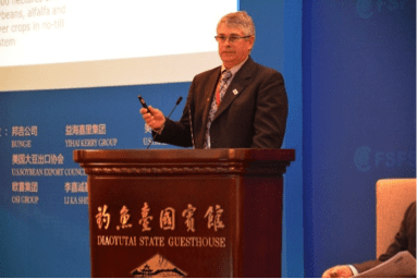USSEC Chairman Jim Miller delivers a presentation on “Need for A More Science-Based Food Safety Regulatory System” to China’s agricultural policy advisors, influencers, and industry leaders