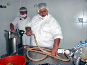 USSEC Consultant Julio Chaves stuffing the newly developed chorizo.