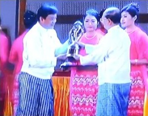 USSEC cooperator United KMK receives an award from President Thein Sein of Myanmar