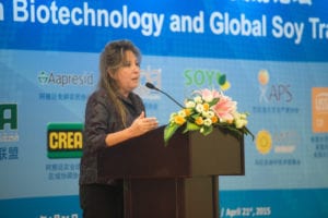 Sonia Tomassone, and International Trade Advisor and ISGA representative from Paraguay, gives opening comments to the 2015 Forum on Biotechnology and Global Soy Trade on behalf of her country.