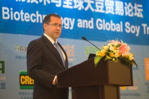Lloyd Day, Deputy Director General, of the Inter-American institute on Agriculture Cooperation, presents the ISGA White Paper on the Global Implications of Biotechnology Approval Delays to Soy Production, Supply and Demand. 