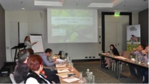 Lola Herrera demonstrates cash market mechanisms and how soy prices are built to key industry decision makers