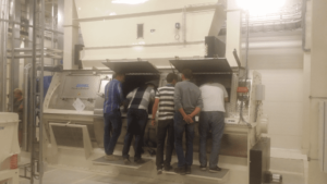 Some of the youngest growers investigated the technological advantages of the modern plant, including poking their heads into the 3 metric tons/hour horizontal mixer