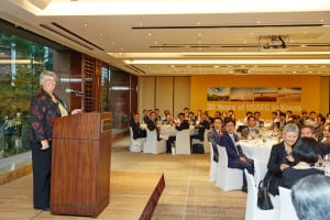 Belinda Burrier, USB director, welcomes Korean customers to the U.S. Soy buyers reception and dinner.