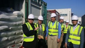 Mr. Caspers, exporters and USSEC staff look at IP food-soybeans imported from the U.S. via containers at Busan port