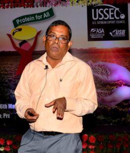 Dr. Athula tells the audience about intricate nutritional advantages in animal protein products