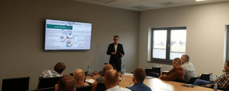 Piotr Chełminiak, manager of ETOS dairy feed department, took the last short portion of the in-class session to present on the nutritional products manufactured and/or distributed by his company, including AGP’s AminoPlus® bypass soybean meal; he also explained the services that a reliable feed supplier offers to dairies