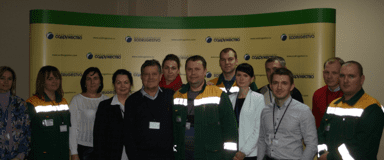 USSEC consultants pose with attendees of the seminar at Sodrugestvo
