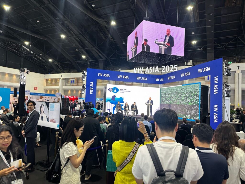 Crowd gathers as Tarik Eluri speaks at VIV Asia