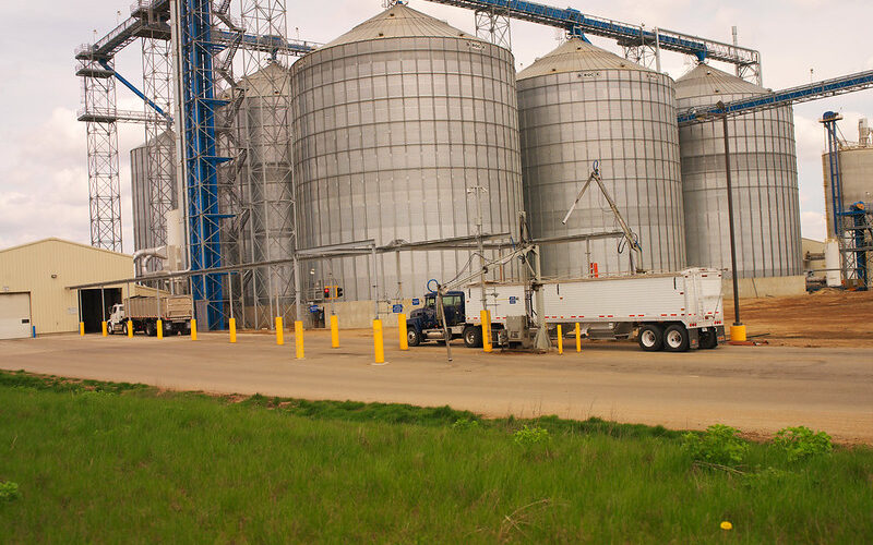 Single truck weighing and sampling soybeans
