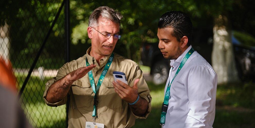 Two professional having a discussion