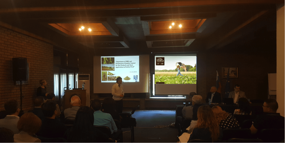 USSEC consultant Dr. Jan van Eys exposed participants to the latest studies regarding soy differentiation and emphasized U.S. Soy quality